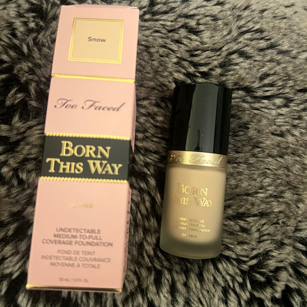 Too Faced Born This Way Undetectable Foundation Snow